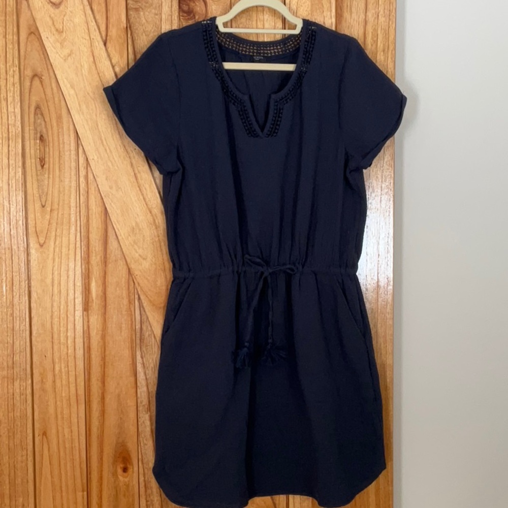 Summer dress, in excellent condition, Talbots XLP, navy.  Elast tie waist.